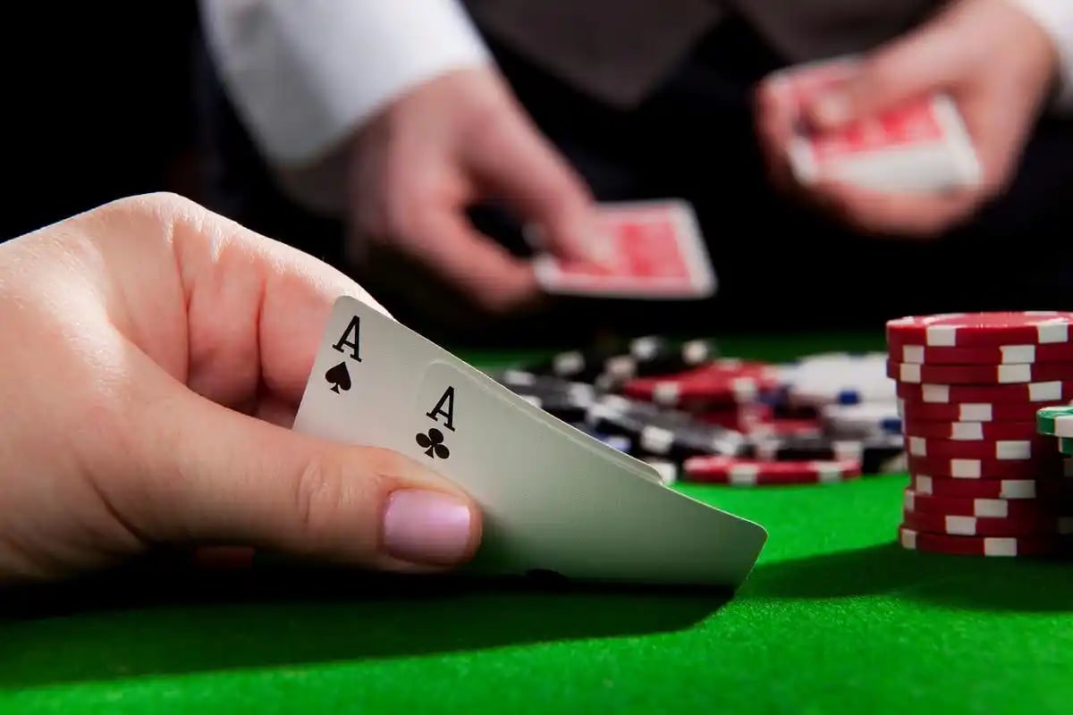 မြန်မာကစားသူများ 7777kyats Slots Mobile ဖြင့် ကစားနေသောမြင်ကွင်း